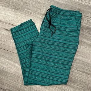 NWOT Lululemon green/black Jet Crop Slim size 10.
